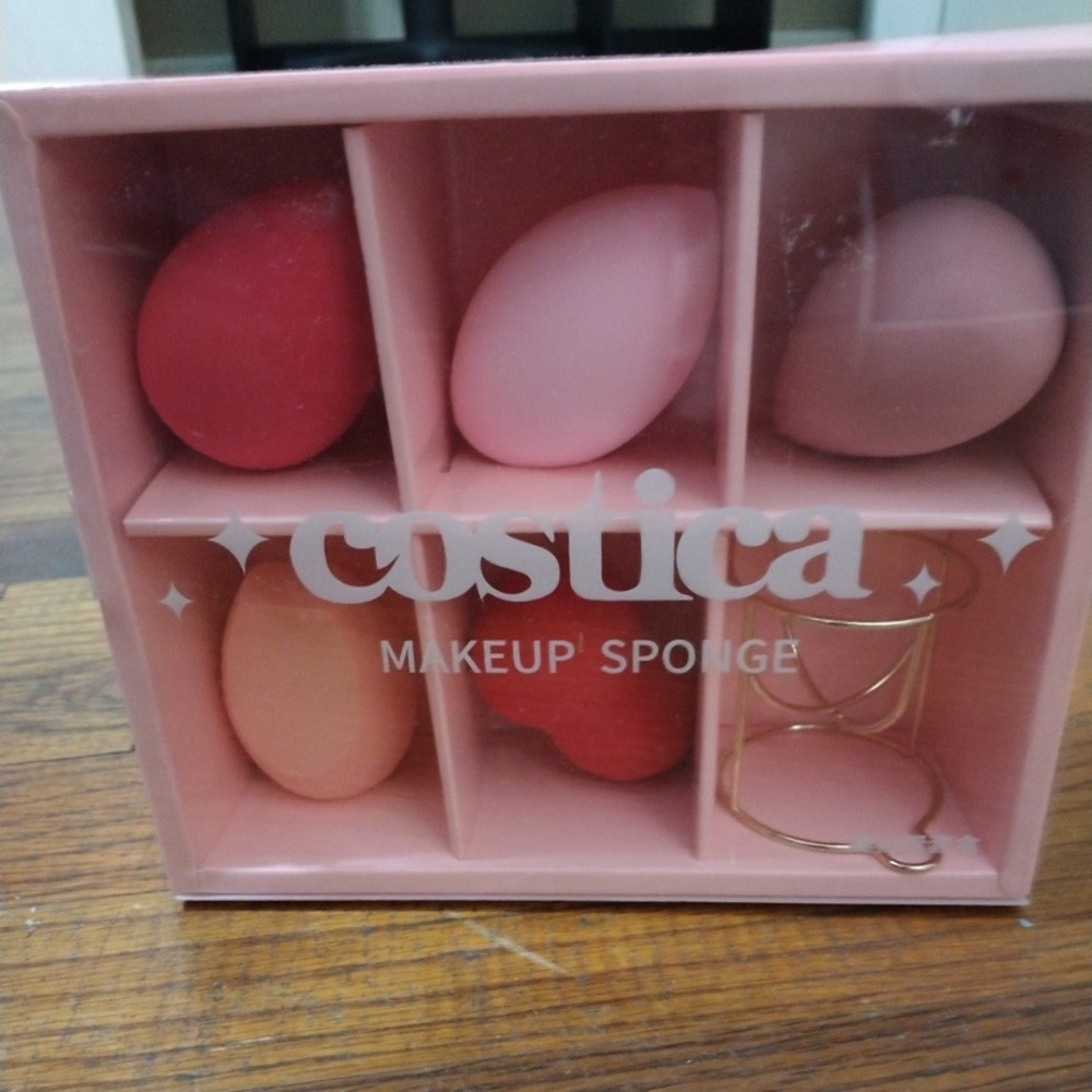 Makeup blending sponges